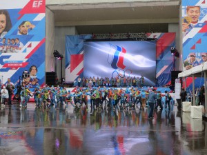 На Олимпийском дне в ЦПКО всеобщее веселье. даже под дождем 