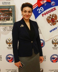 Директор музея Елена Александровна Истягина - Елисеева любит русский хоккей