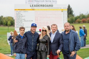 Семейство Евгения Плющенко любит гольф